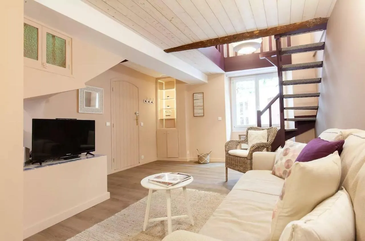 2 Bedrooms 2 Bathrooms Apartment In Old Antibes